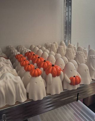 Pohled na plné police je tak uspokojující! 🤭😄 Ale takhle hezký to moc často nemívám, udržuje se to těžko. 😄 Už máš...